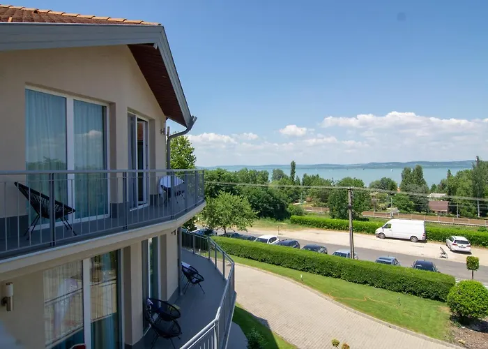 Balatonszarszo Hotels