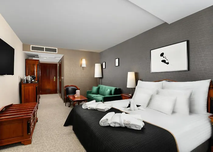 Debrecen hotels near Nagyerdei Stadium