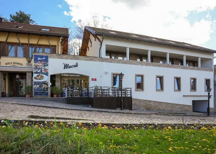 Eger hotels near Dobo Istvan Castle Museum