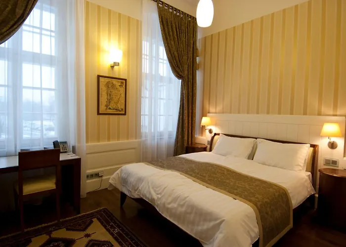 Paks Hotels
