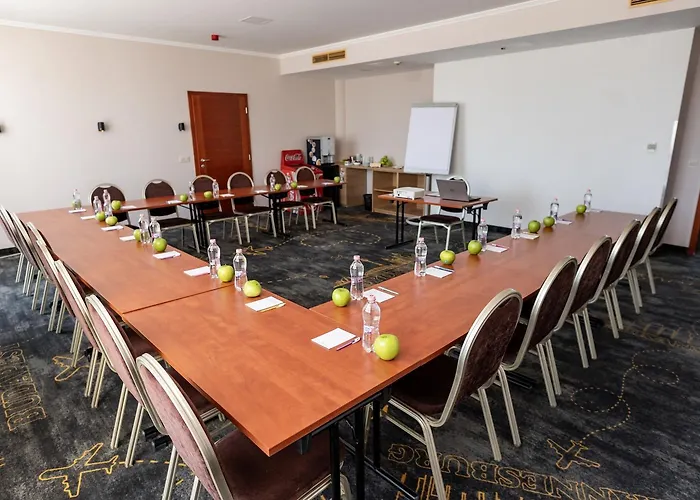 Vecses Hotels