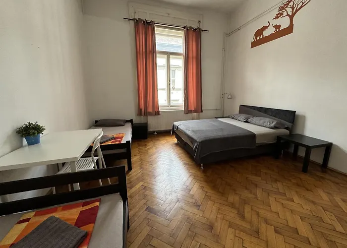Budapest hotels near Vaci Street
