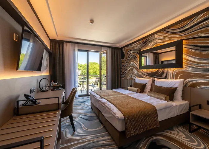 Debrecen hotels near Hortobagy National Park