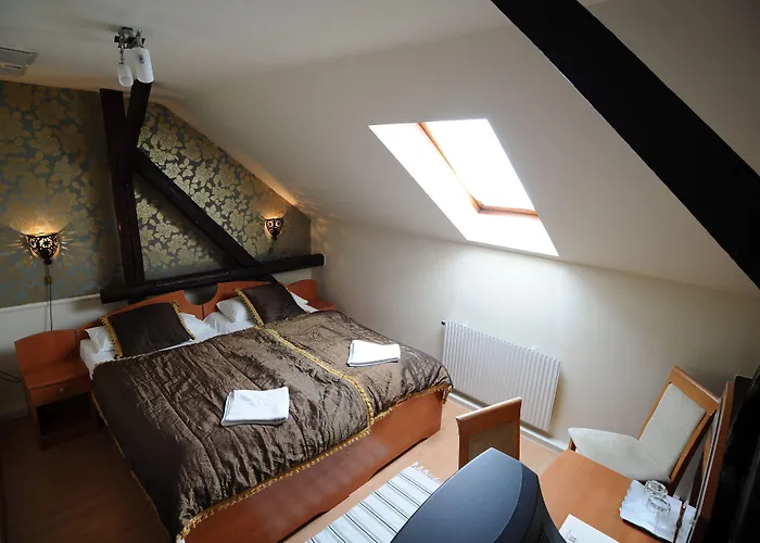 Eger hotels near Lyceum
