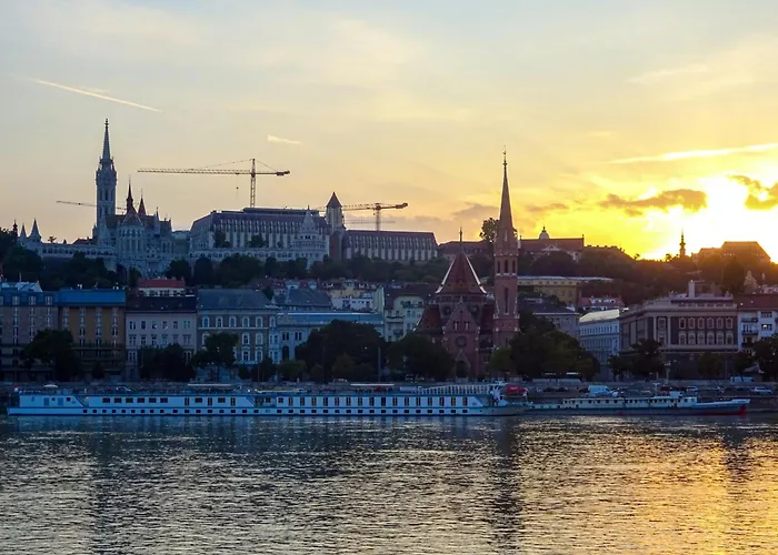 Budapest hotels near Varhegy