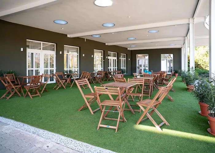 Vecses Hotels